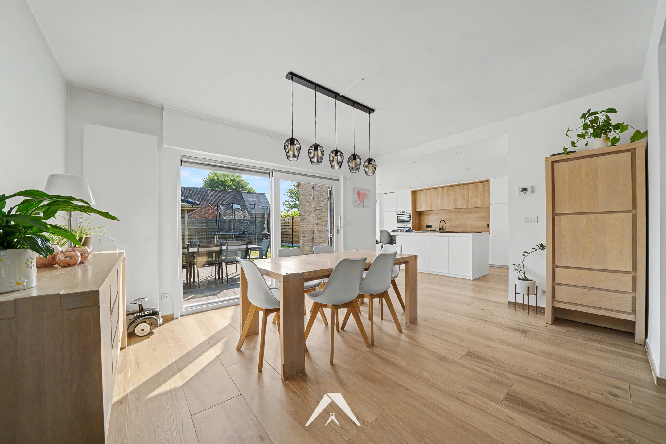 Instapklare, halfopen woning in een residentiële wijk - foto 4