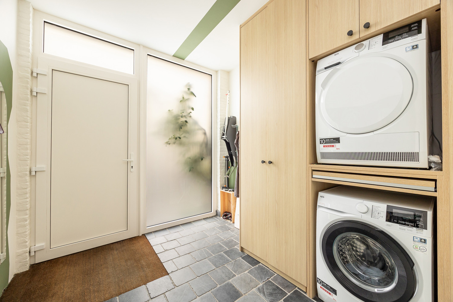 Volledig gerenoveerde en energiezuinige woning (175m² bew.opp.) met leuke buitenruimte nabij 't Groen Kwartier in Antwerpen - foto 3