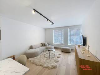 Stijlvol en trendy appartement gelegen op een rustige locatie nabij de vesten. Dit appartement is gelegen op de gelijkvloerse verdieping met...