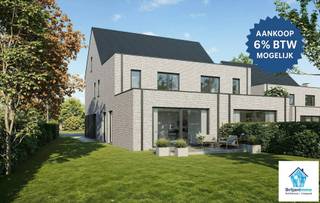 Begin 2026 start RDS met de bouw van vier energiezuinige woningen. Reeds 25% verkocht, snel zijn is dus de boodschap!
Aan de Koningin Astridlaan stellen wij met trots LOT 4 voor: een halfopen woning op een perceel van 712 m² met ca. 194m² bewoonbare oppervlakte. (gelijkvloers 89m2, verdieping 67m2 en zolder 38m2) Er wordt een vaste trap naar de zolder voorzien waardoor er nog een slaapkamer/hobbykamer kan worden gemaakt. Bij binnenkomst verwelkomt een ruime inkomhal met gastentoilet u. De lichtrijke living met open keuken vormt het hart van de woning, waar grote raampartijen zorgen voor een warme connectie met terras en tuin. De ideale plek om heerlijk te onthaasten! Op de eerste verdieping vindt u drie slaapkamers, waaronder een masterbedroom met dressing. De badkamer beschikt over zowel ligbad als douche en er is een afzonderlijk toilet. Via de vaste trap bereikt u de zolderverdieping, ideaal voor uitbreiding. Een inpandige garage met achterliggende berging maakt het plaatje compleet. Deze woning wordt gebouwd als BEN-woning (E-peil <20) en is uitgerust met lucht-water warmtepomp, vloerverwarming, actieve koeling, ventilatiesysteem D en zonnepanelen. Afwerking met hoogwaardige materialen: zwart aluminium buitenschrijnwerk, 60x60 vloertegels, stijlvolle faïence en ruime budgetten voor keuken en sanitair Prijs: € 599.500, excl. kosten (registratie, notaris, btw, nutsvoorzieningen, taksen en landmeter).
Ontdek deze woning samen met Briljantimmo! We bespreken graag de mogelijkheden.