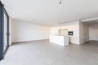 In de recente en moderne residentie Scaldia, gelegen op De Zaat in Temse, bevindt zich dit energiezuinige nieuwbouwappartement op de...