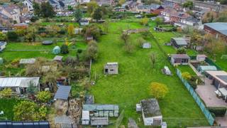 Een zeer goed en rustig gelegen zuidgerichte bouwgrond voor een 3-gevel villa met een oppervlakte van ca. 9a 00ca en een perceelbreedte van...