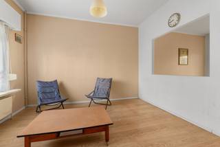 [[ DIT PAND NEEMT DEEL AAN DE ERA OPEN HUIZEN DAG OP 19/9 VAN 9:30 TOT 10:30 ]]
<p>Op zoek naar een woning met renovatiepotentieel op een rustige locatie? Deze gesloten bebouwing uit 1938, gelegen aan de Van Cortbeemdelei, biedt heel wat mogelijkheden. Dankzij de gunstige ligging vlak bij winkels, scholen, openbaar vervoer en belangrijke invalswegen geniet je van een vlotte bereikbaarheid.</p>

<p>De woning beschikt over een inkomhal, een woonkamer met aansluitende eetkamer, een keuken met dubbele spoelbak en gaskookplaat, een veranda met toegang tot de koer, een badkamer met douche, lavabo en toilet, een apart toilet, twee ruime slaapkamers van 19 m² en 11 m², een nachthal en een praktische kelder.</p>

<p><strong>Troeven:</strong></p>

<ul><li>
	<p>Rustige, residentiële ligging</p>
	</li><li>
	<p>Twee volwaardige slaapkamers</p>
	</li><li>
	<p>Koer met buitenruimte</p>
	</li><li>
	<p>Kelder voor extra bergruimte</p>
	</li><li>
	<p>Ideale basis om volledig naar eigen smaak te renoveren</p>
	</li><li>
	<p>Vlotte verbinding met winkels, scholen en openbaar vervoer</p>
	</li></ul>

<p>Een interessante opportuniteit voor starters, koppels of investeerders die op zoek zijn naar een woning met potentieel.</p>

<p> </p>