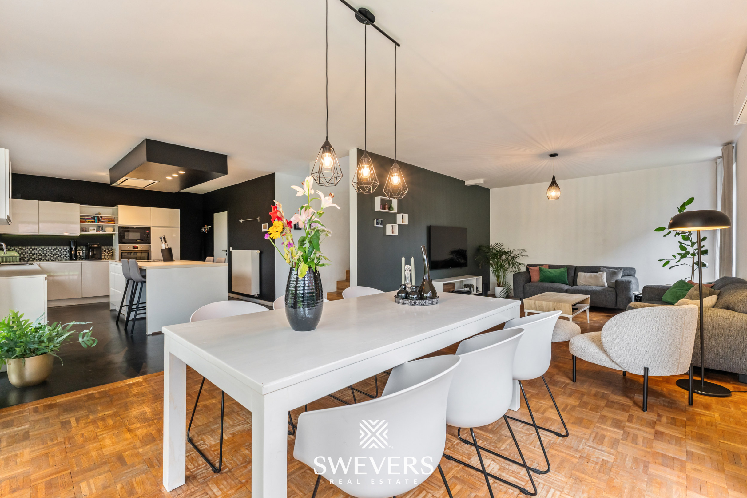 Recente en lichtrijke woning met zonnige zuidwestelijke tuin te Zonhoven: - foto 4