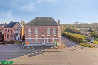 Statige herenwoning met karakter te centrum Ramsel - ideaal voor kangoeroewonen of vrije beroepen.In het centrum van Ramsel, een deelgemeente van...