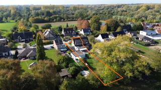 Deze indrukwekkende woning heeft een royale bewoonbare oppervlakte van 222 m², wat ze tot een ideale keuze maakt voor gezinnen die op zoek zijn...