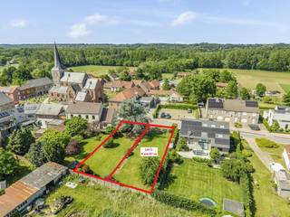 Deze Zuid-gerichte bouwgrond voor het bouwen van een half-open bebouwing is gelegen in hartje Sint-Pieters-Rode in een landelijke omgeving op een boogscheut van het Kasteel van Horst. Gekend als lot 1 met een perceeloppervlakte van 4 are 57 ca van een recent goedgekeurde kleine verkaveling in een vernieuwde straat.<br />Benieuwd hoe u kan bouwen ? U kan de verkavelingsvoorschriften hieronder downloaden.<br />Voor bijkomende info kan u me bereiken op 0477 284876 of via vincent@immojanstas.be