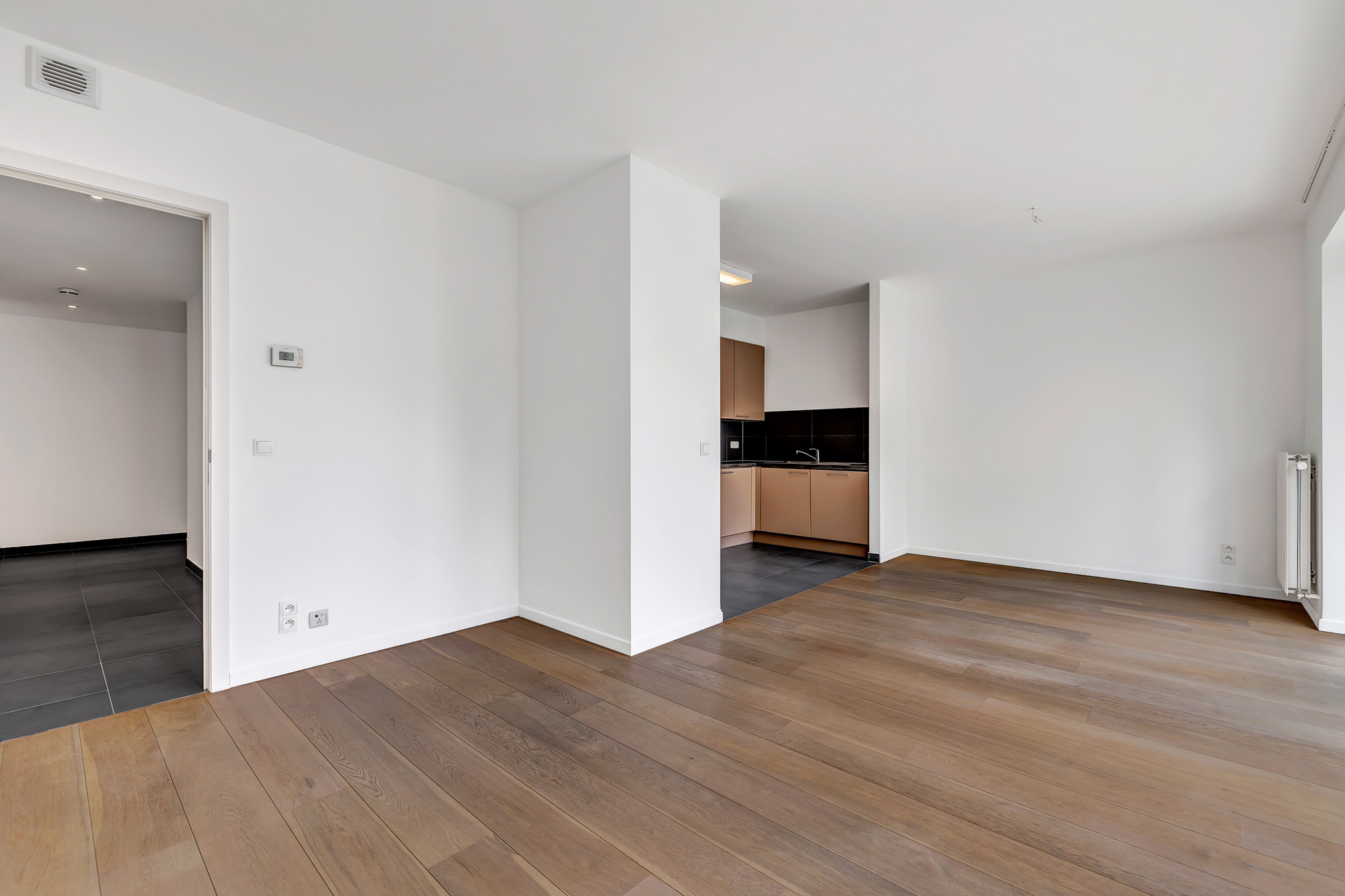 Appartement met 2 slaapkamers, terras en autostaanplaats - foto 4