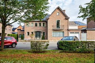 This beautiful home is the ideal choice for those seeking space, comfort, and versatility. All rooms are bathed in natural light thanks to the...