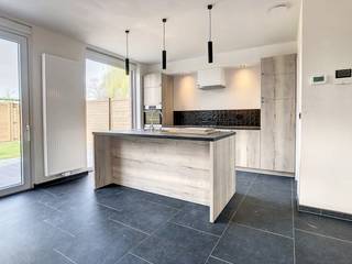 Dit gelijkvloers nieuwbouwappartement is gelegen in het centrum van Staden, op wandelafstand van het marktplein en diverse winkels.Het appartement...