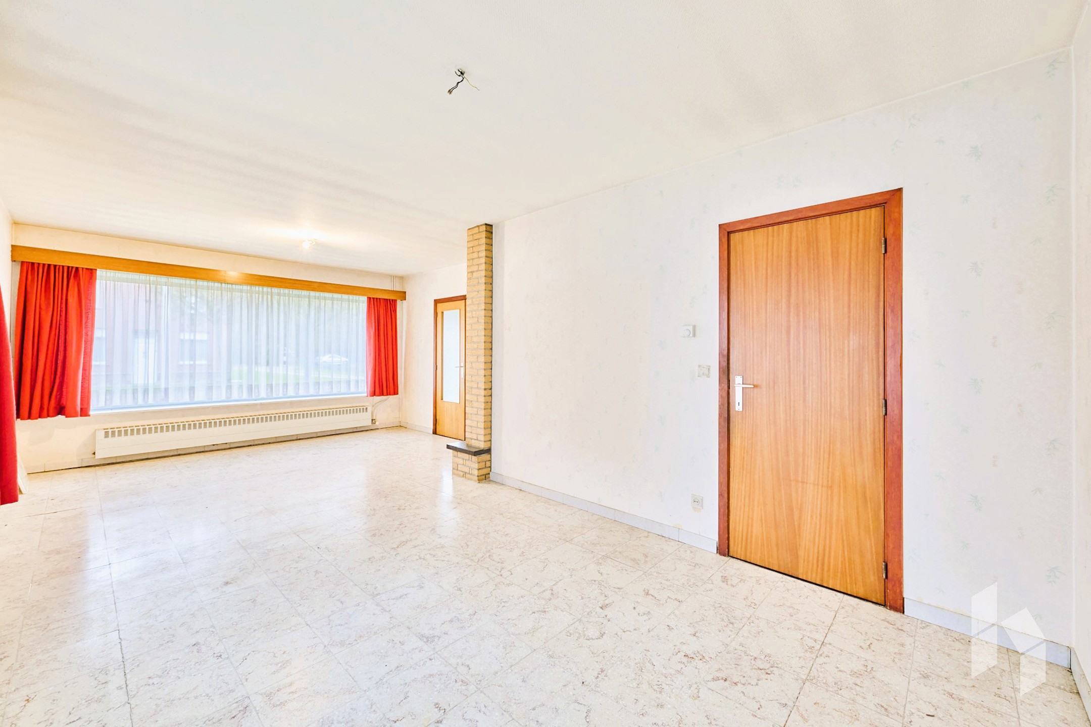 Gelijkvloerse woning met 3 slaapkamers, garage en veranda op perceel van 817m². - foto 5