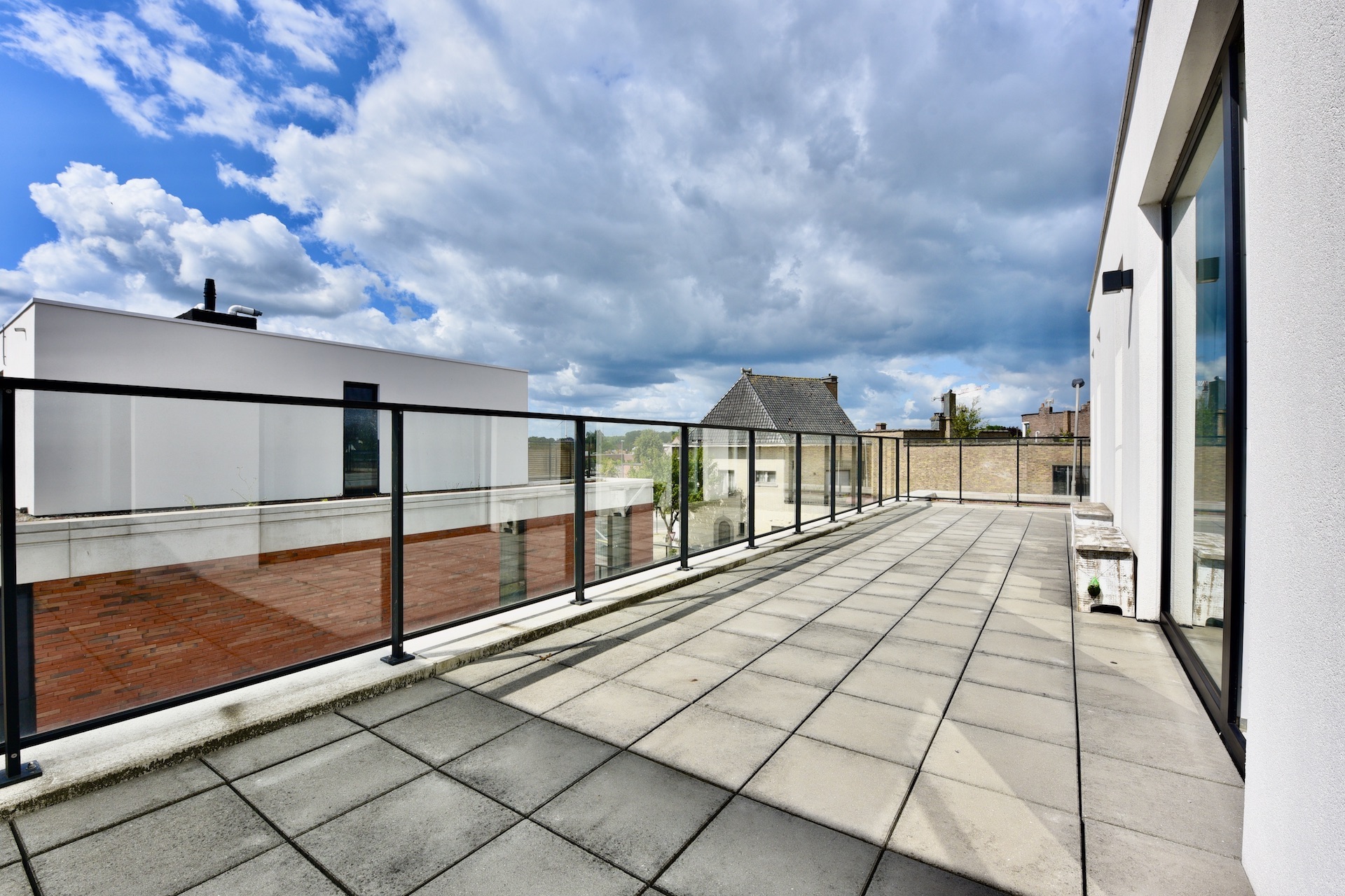 Luxueus penthouse met groot terras, 2 slpk, garage + kelder. Bieden vanaf 325.000 EUR* - foto 4