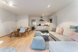 Smaakvol ingericht, energiezuinig appartement in kleinschalig gebouw nabij de Lippenslaan met 2 slaapkamers en aangenaam terras. Ideaal voor wie...