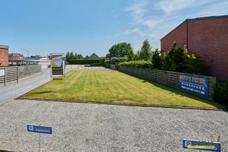  Bouwgrond voor open bebouwing met een straatbreedte van 13.96meter en perceeldiepte van 38,32meter. Gelegen op 900 meter van het station van Lommel...
