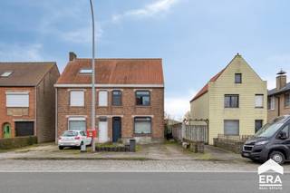 Te koop: karaktervolle halfopen woning in Zedelgem, gelegen aan de Torhoutsesteenweg, met een ruime zonnige tuin van 152 m².Deze woning u biedt een...
