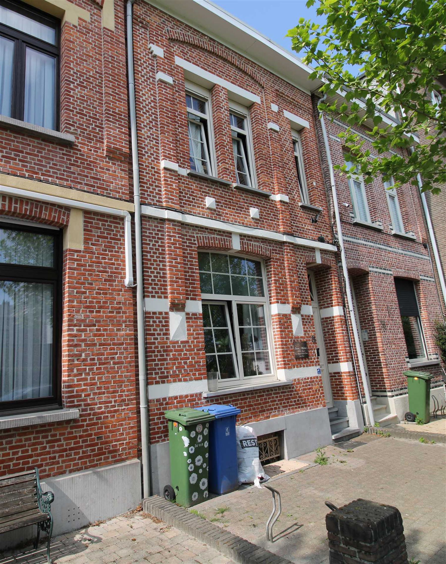 Instapklare woning met 4 slaapkamers, aparte dressing en tuin! - foto 1