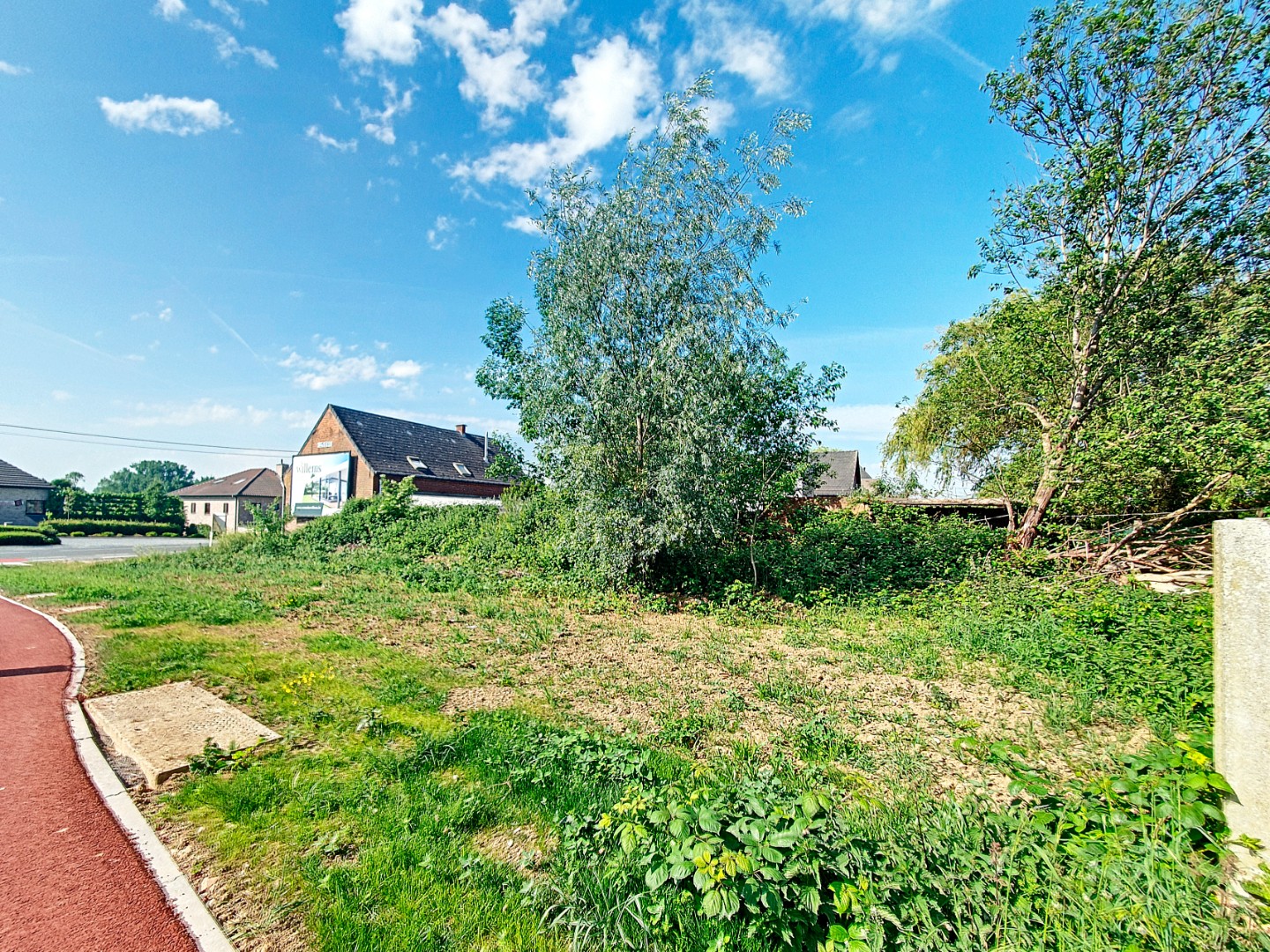 Te koop, commerciële bouwgrond met veel visibiliteit langs de N8 te Lierde - photo 1