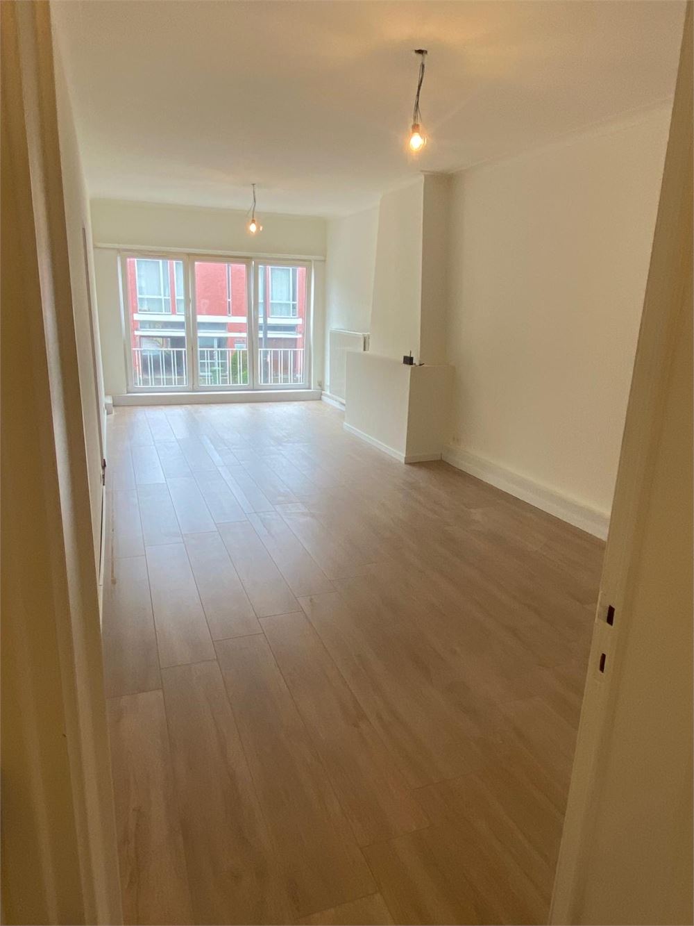 Volledig gerenoveerd ruim 1 slaapkamer appartement - foto 3