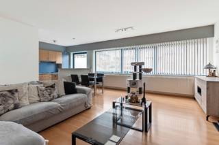 Zeer gunstig gelegen gelijkvloersappartement op wandelafstand van het centrum van Rumst.  Alle winkels, scholen en het openbaar vervoer bevinden zich in de onmiddellijke omgeving.  Zéér aangename en rustige woonomgeving!  Het eigendom ligt nabij het gemeentelijk park &amp; het jaagpad langsheen de Rupel en de Nete.  Er is voldoende parkeergelegenheid in de straat. De oprit van de E19 Antwerpen-Brussel ligt op slechts 5 min. rijden.  <br /><br />Dit appartement bestaat uit:  GLVL: een inkomhall met vestiaire, een woonkamer, een ingerichte keuken, een wasplaats, een nachthall, een ingerichte badkamer, 2 slaapkamers en een apart toilet.  Ondergrondse autostaanplaats P37 en K1 zijn verplicht mee aan te kopen aan €15.000,-.  <br /><br />Dit gebouw dateert van 2002.  Zeer goede EPC score: Label C.  De keuring van de elektriciteit is volledig conform.   De gemeenschappelijke kosten bedragen €90,-/maand.   Er is een LIFT in het gebouw.  Wenst u graag een bezichtiging? Contacteer ons via 03 459 99 99 of info@leximmo.be voor een afspraak ter plaatse!