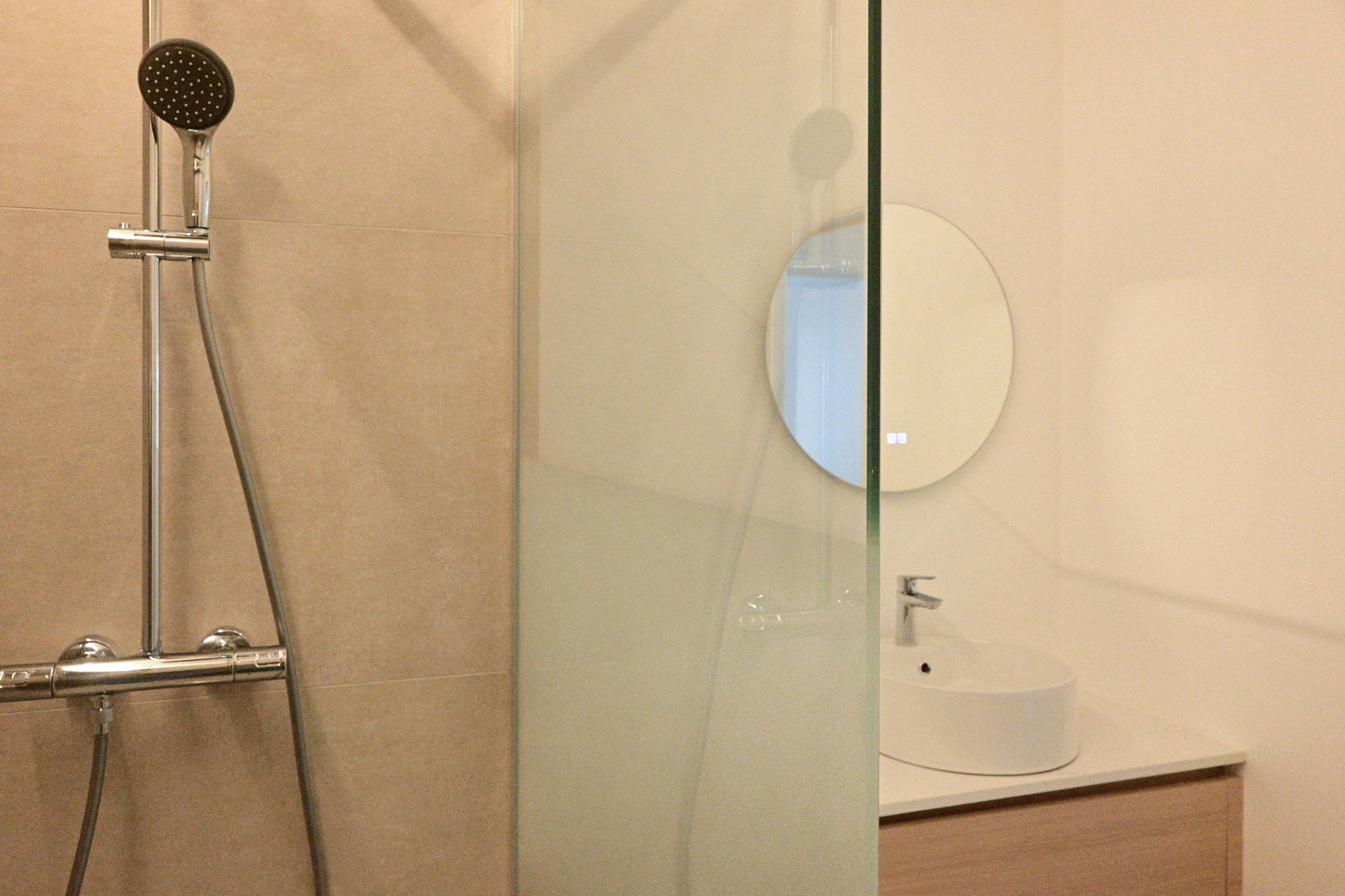 Prachtig gerenoveerd appartement aan de Markt in Gistel. - foto 4