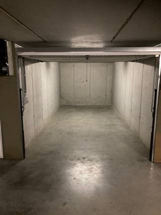Op zoek naar een toegankelijke en goed gelegen garage? Deze garagebox in de M. Devriendtlaan gelegen op niveau -2 van een verzorgd complex,...