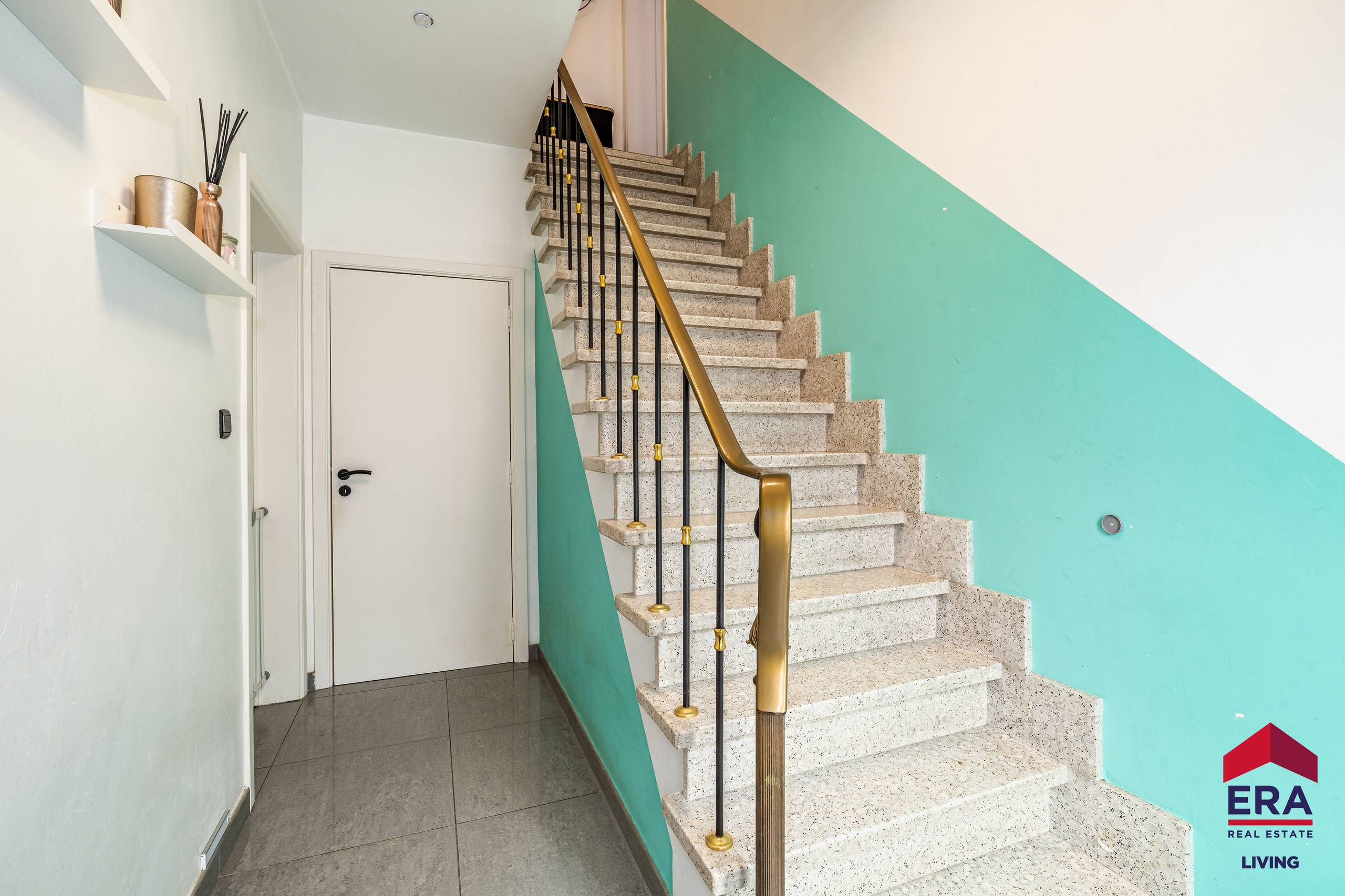 Instapklare woning met 3/4 slaapkamers, garage en tuin - foto 2