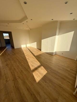 DOE EEN BOD! Goed gelegen appartement met 2 slaapkamers te hart van Tienen.Dit ruim en lichtrijk ,recent gerenoveerd appartement bevindt zich op...