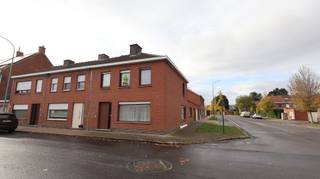 In het hart van Izegem bevindt zich deze gezellige halfopen woning, ideaal voor wie comfortabel wil wonen op een centrale locatie.De woning beschikt...