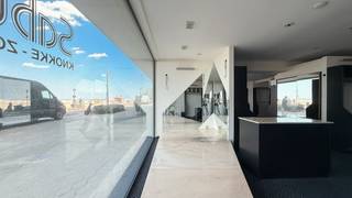 Commercieel handelspand – topligging Zeedijk Zoute, aan het Albertplein...Unieke kans om uw zaak te vestigen op één van de meest gegeerde locaties...