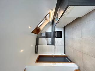 <p><span>Neem vandaag nog contact op met Thomas Rummens voor een bezoek via: </span>https://mijnhuurprofiel.be/property/14e5ae7c-ee98-4a51-81f8-d3e95d125008</p><p><br /></p><h1><strong>Te huur: Ruim 2-slaapkamerappartement van 86 m² in Sterrebeek</strong></h1><p>Bent u op zoek naar een ruim en lichtrijk appartement op een rustige locatie? Dan is dit verzorgde appartement van 86 m² in Sterrebeek zeker een bezoek waard. Dankzij de groene omgeving en de vlotte bereikbaarheid combineert u hier comfortabel wonen met een uitstekende ligging.</p><p><br /></p><p><strong>Indeling</strong></p><ul><li>Inkomhal</li><li>Ruime en gezellige leefruimte met eetkamer</li><li>Volledig uitgeruste keuken</li><li>Praktische berging</li><li>2 volwaardige slaapkamers</li><li>Badkamer met bad en lavabo</li><li>Apart toilet</li><li>Tuinhuis met extra bergruimte</li></ul><p><strong>Troeven:</strong></p><ul><li>Rustige ligging nabij natuur en groene omgeving</li><li>Ruim en lichtrijk appartement van 86 m² met 2 slaapkamers</li><li>Vlotte verbinding naar winkels, openbaar vervoer en invalswegen</li></ul><p><span>JOUW DROOMAPPARTEMENT. ZO GEVONDEN!</span></p>
