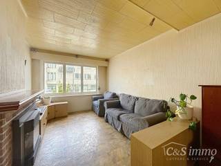 Te moderniseren charmante conforta-woning met 3 slaapkamers en tuin, gelegen aan de vernieuwde Lakborslei.Via de inkomhal bereikt u de gezellige...