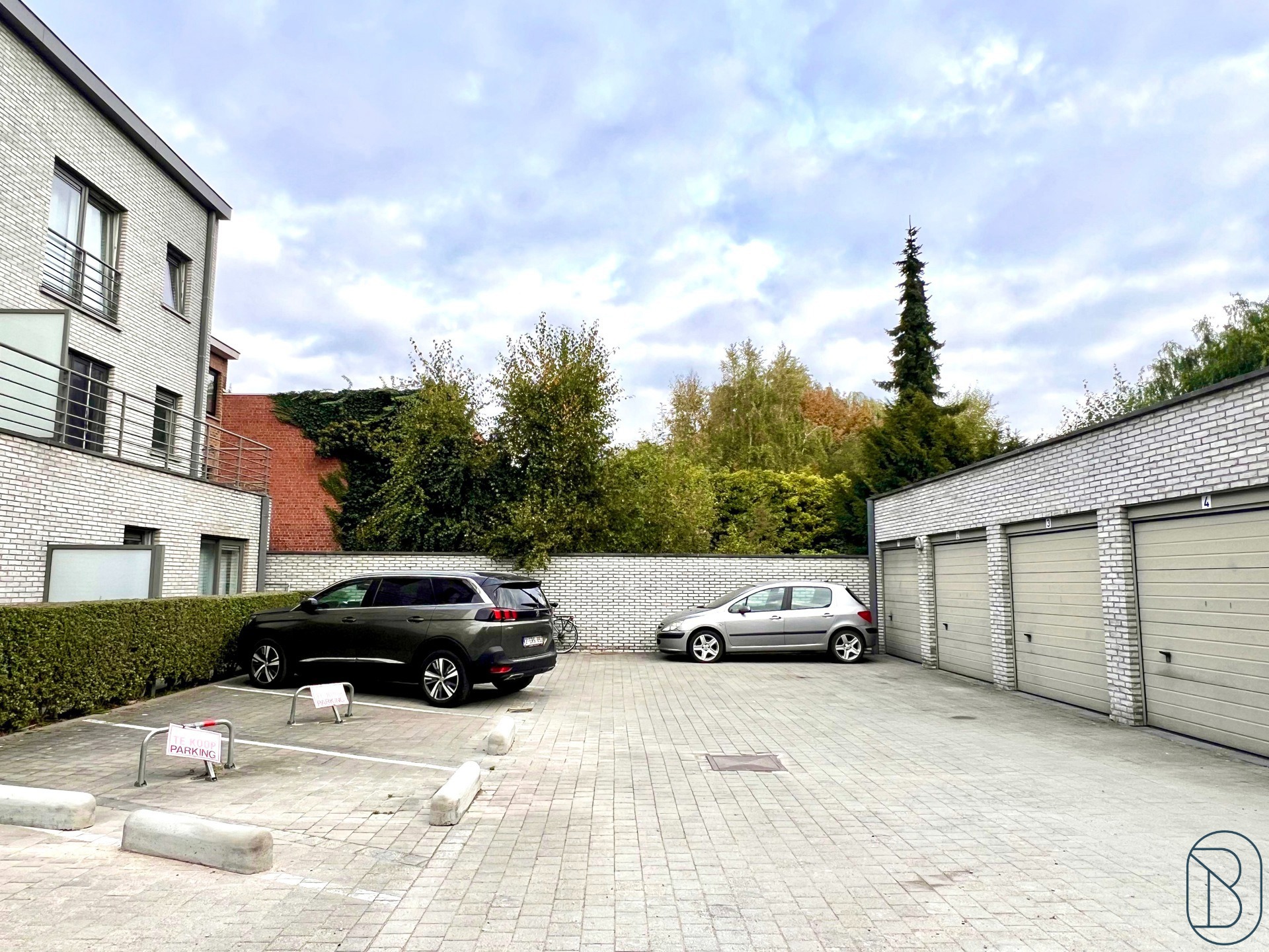 Goedgelegen autostaanplaatsen vlakbij centrum Waregem! - foto 4