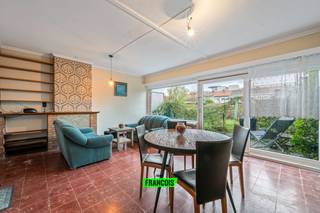 Charmante halfopen woning met ruime tuin in rustige wijkIn een aangename en rustige woonwijk bevindt zich deze mooie halfopen bebouwing met een...