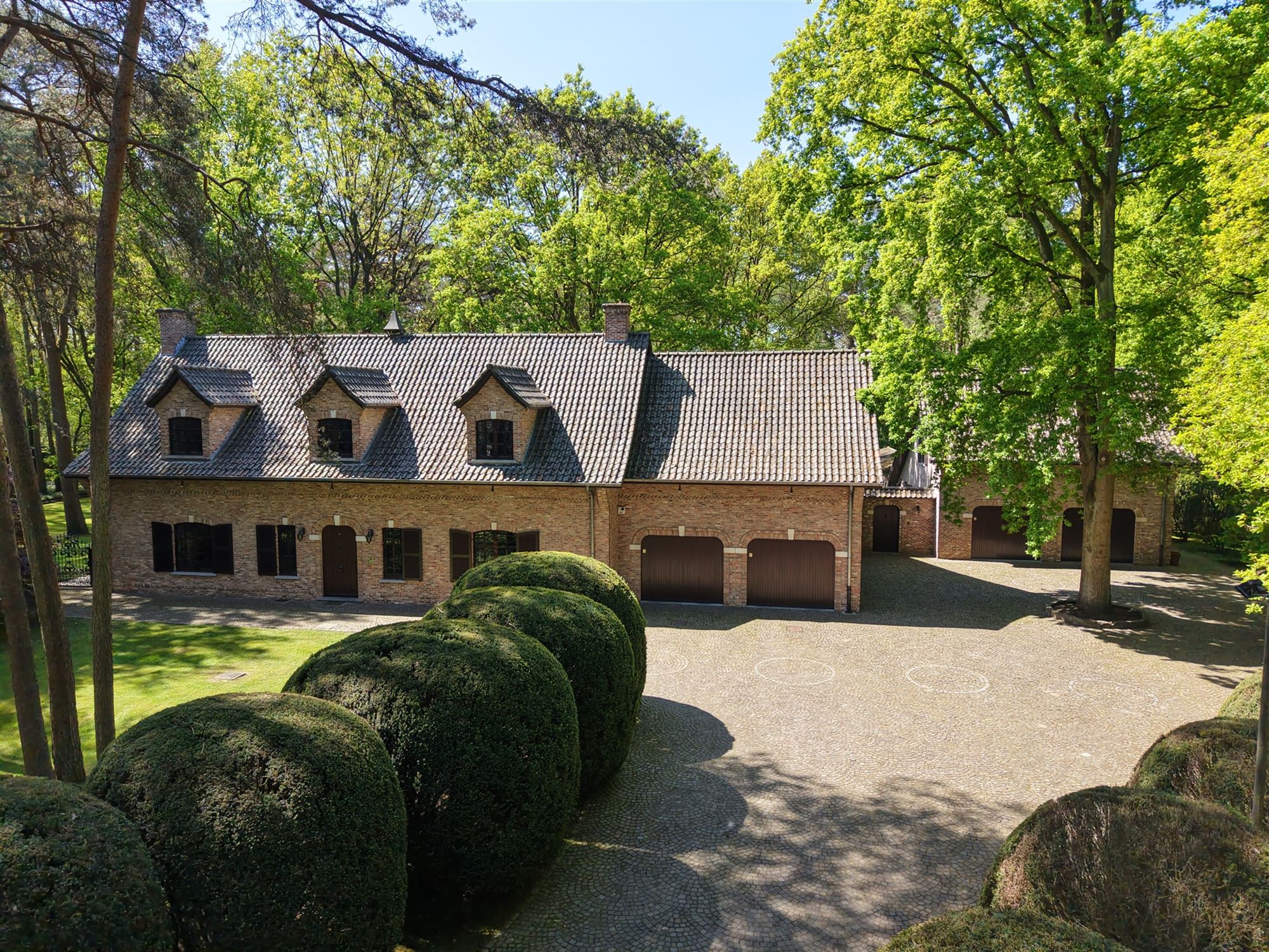Ruime villa met vele mogelijkheden op ruim 1Ha - foto 2