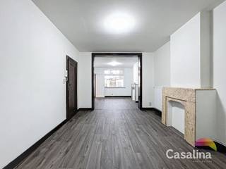Casalina Real Estate biedt te huur aan - Ongemeubeld appartement van 76m² op de 1e verdieping (zonder lift), ideaal gelegen in de buurt van...