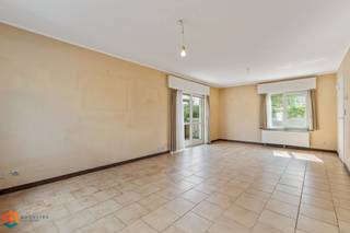 Op een uitstekende locatie te Putte bevindt zich deze te renoveren woning met 4 slaapkamers en garage op een mooi perceel. U geniet hier van...