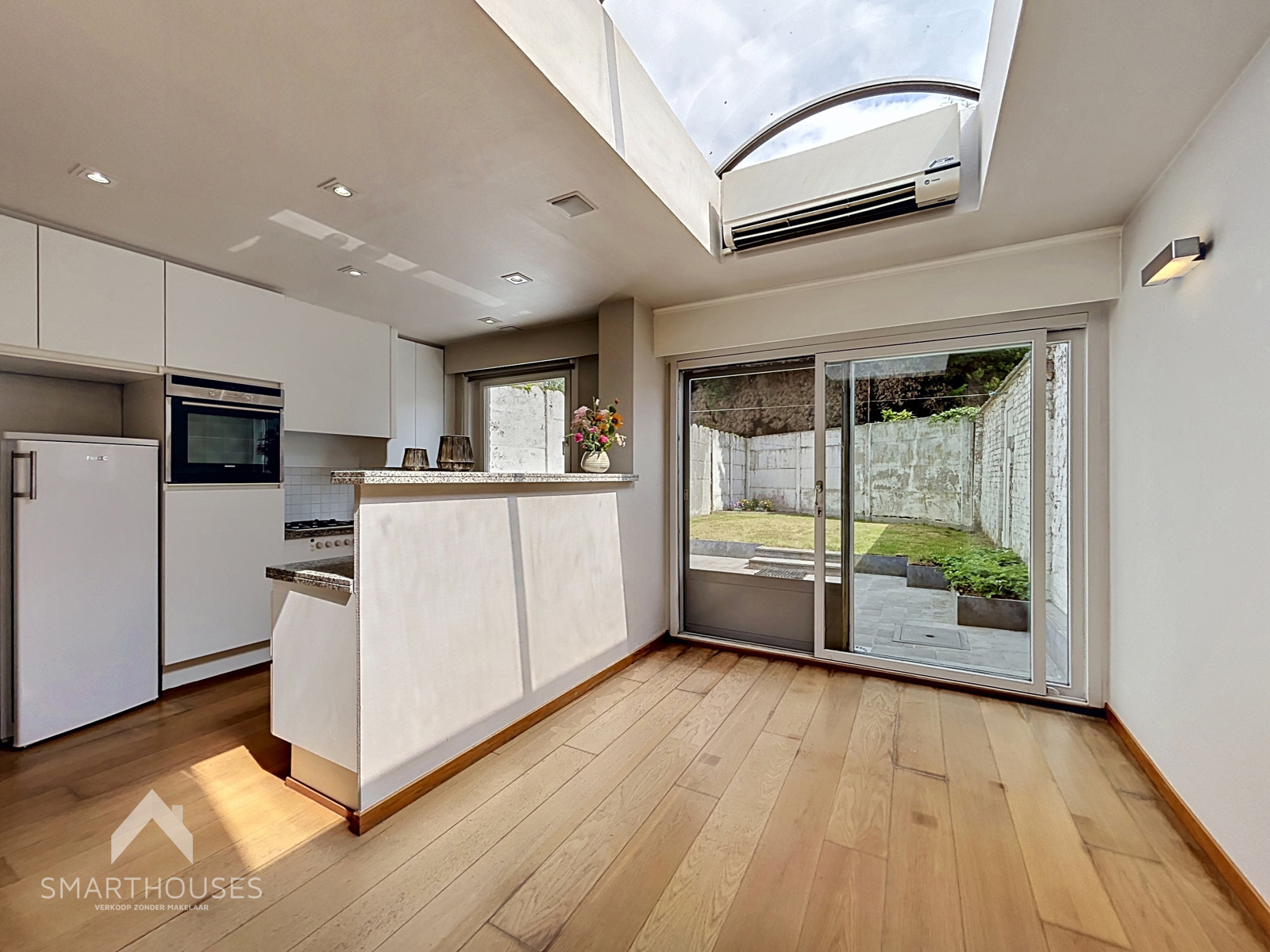 Ruime woning met 3 slpks, garage en tuin met uitweg. - foto 5