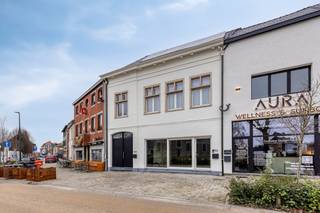 Dit veelzijdig pand met commerciële ruimte en woonst is gelegen op een zichtlocatie aan het Oostakkerdorp. Dankzij de centrale ligging en de...