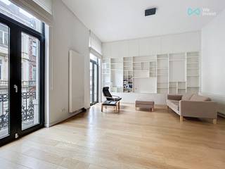 Mail: clara.jacquy@weinvest.beTel: 0456 12 69 85We Invest biedt u dit prachtige en ruime appartement aan, gelegen in het centrum van Elsene, vlak bij...