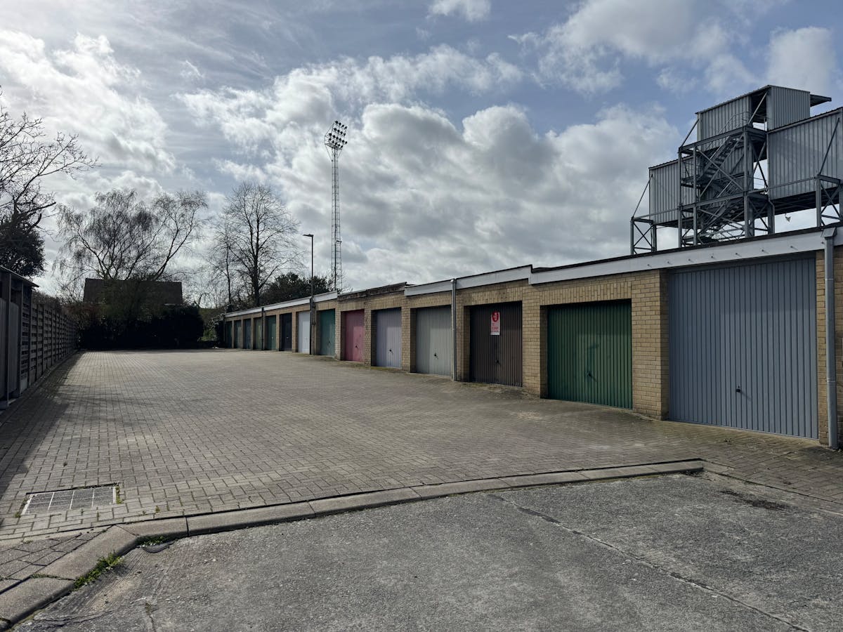Semi-detached house with garden in the Glazeniersstraat in Roeselare - photo 4