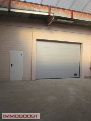 Antwerpen - Hoboken , professionele MAGAZIJN - UNIT van 100m², hoge sectionaalpoort, water, elektriciteit, sanitair, drijfkracht, 100% veilig en droog!  Zeer centraal gelegen nabij centrum - Antwerpen