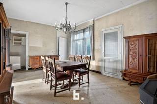 Algemeen bezoekmoment op zaterdag 6 december 2025 van 09u30-10u30 // Reservatie verplichtOntdek deze karaktervolle hoekwoning met tal van...