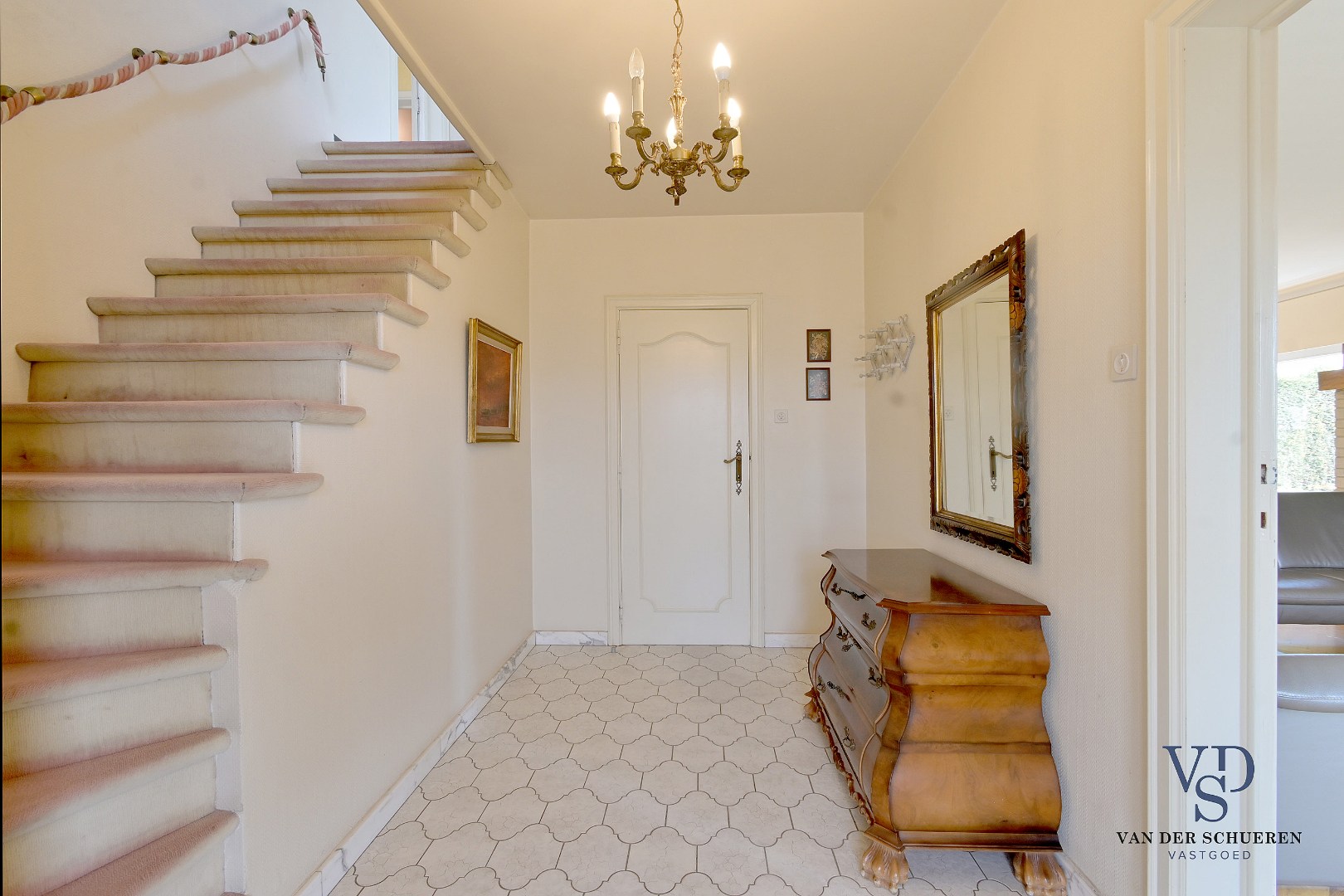 Degelijke villa. - foto 4