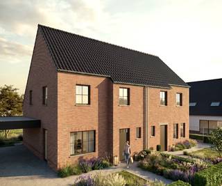 Op wandelafstand van het centrum van Poperinge bouwen we 6 energiezuinige nieuwbouwwoningen, ideaal voor wie comfortabel en duurzaam wil wonen.<br />Dankzij de vlotte verbindingswegen alsook het openbaar vervoer bereik je moeiteloos omliggende steden en dorpen.<br />n de directe omgeving vind je bovendien alle dagelijkse voorzieningen, zoals een bakker, slager, scholen en diverse winkels.<br />Hier geniet je van een rustige woonomgeving met alles binnen handbereik.<br /><br /><strong>Indeling van de woningen:</strong><br />Gelijkvloers: een inkomhal met gastentoilet, ruime en lichtrijke leefruimte met open keuken en een inpandige garage of berging.<br />Verdiep: een nachthal met apart toilet, 3 volwaardige slaapkamers, badkamer met ligbad, inloopdouche en dubbel lavabomeubel. <br />Zolder: te bereiken via het zolderluik. <br /><br /><strong>Troeven van deze woningen:</strong>
<ul>
	<li>Verlaagd btw-tarief van 6% voor afbraak en heropbouw (indien je aan de voorwaarden voldoet);</li>
	<li>Duurzaam en energiezuinig wonen;</li>
	<li>Vloerverwarming op het gelijkvloers in combinatie met lucht/water warmtepomp;</li>
	<li>Regenwaterput van 7.500 liter aangesloten op toiletten, wasmachine en buitenkraan;</li>
	<li>Kies zelf de afwerking van jouw woning volgens eigen smaak en budget – zo maak je van deze woning écht jouw thuis;</li>
</ul>
Of je nu op zoek bent naar een eerste woning, een gezinsvriendelijke thuis of een investering: dit project combineert ligging, duurzaamheid en woonkwaliteit op een unieke manier.<br />Contacteer ons vandaag nog voor meer informatie of een afspraak op ons kantoor.