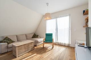 <p>Te koop: moderne penthouse in Strombeek-Bever, gelegen in een rustige residentiële buurt met vrij zicht en nabij openbaar vervoer.</p><p> </p><p>Dit appartement, gebouwd in 2018, combineert eigentijdse architectuur met energiezuinig comfort (EPC-label A+). Dankzij de halfopen structuur geniet u van extra lichtinval en een aangename indeling. De ligging is ideaal: vlot bereikbaar via invalswegen en toch rustig wonen. Het vrij zicht zorgt voor een open gevoel, terwijl de terrassen een fijne buitenruimte biedt.</p><p> </p><p>Belangrijkste ruimtes:</p><p>• Woonkamer met veel natuurlijke lichtinval en directe toegang tot het terras.</p><p>• Moderne keuken, praktisch ingedeeld.</p><p>• Kelder voor extra opslag.</p><p>• 2 terrassen</p><p>• Staanplaats voor uw wagen.</p><p> </p><p>Troeven:</p><p>• Energiezuinig wonen (EPC-label A+).</p><p>• Rustige ligging met vrij zicht.</p><p>• Nabij openbaar vervoer en invalswegen.</p><p>Neem vandaag nog contact op met uw ERA-makelaar voor een bezoek.</p><p>JOUW DROOMAPPARTEMENT. ZO GEVONDEN!</p>