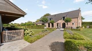 Instapklare villa met loods en paardenaccommodatie te Kinrooi – ideaal voor paardenliefhebbers en zelfstandigenDeze recente en hoogwaardige woning...