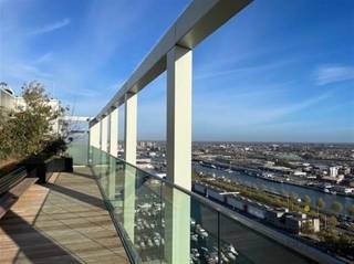 Schitterend en luxueus penthouse met panoramisch zicht op het Eilandje en Kempischdok.Gelegen op de 22ste verdieping van de gloednieuwe residentie...