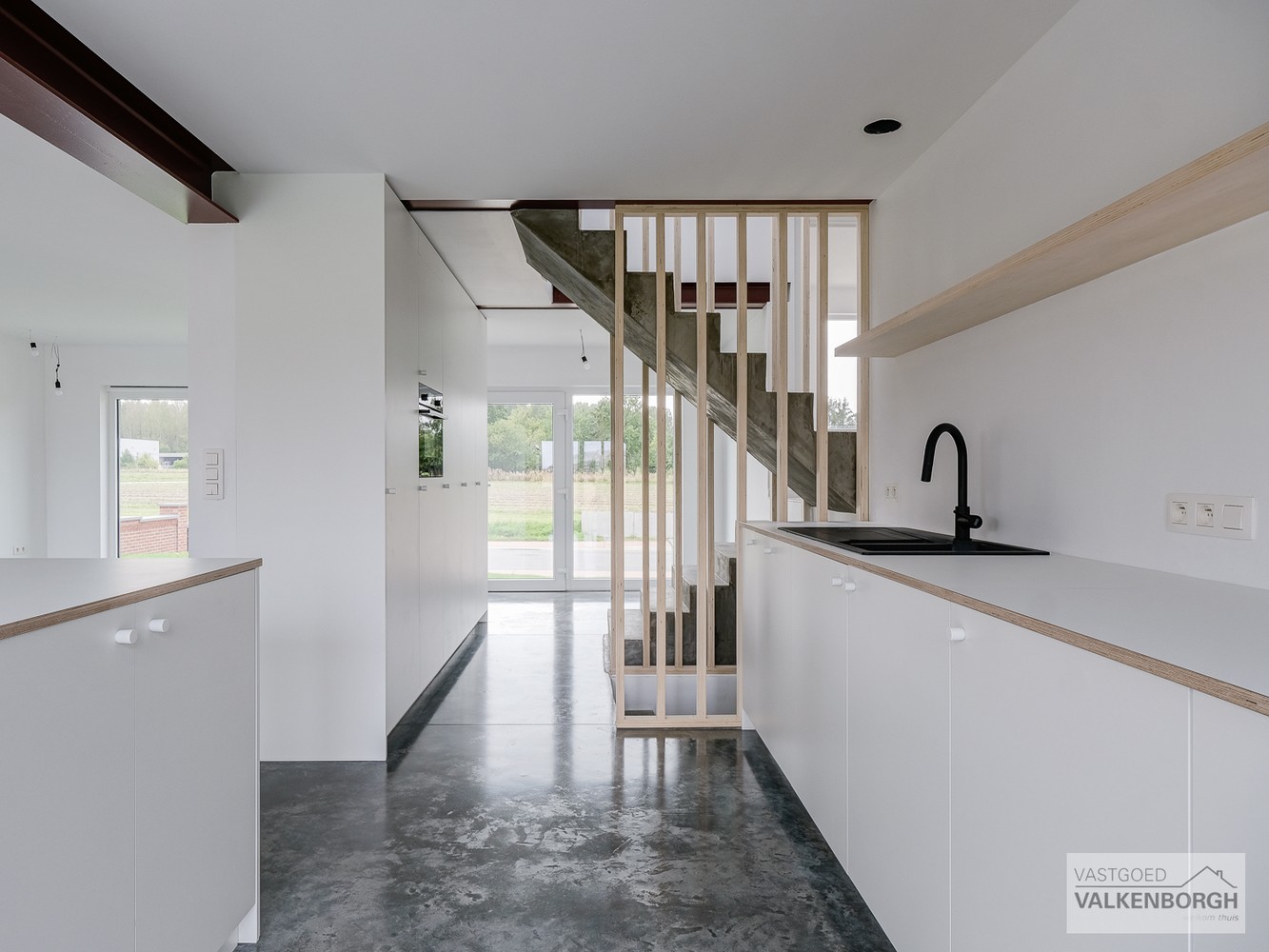 Zeer goed gelegen vernieuwbouwwoning met 4 slaapkamers, voorzien van alle laatste nieuwe technieken. - foto 4