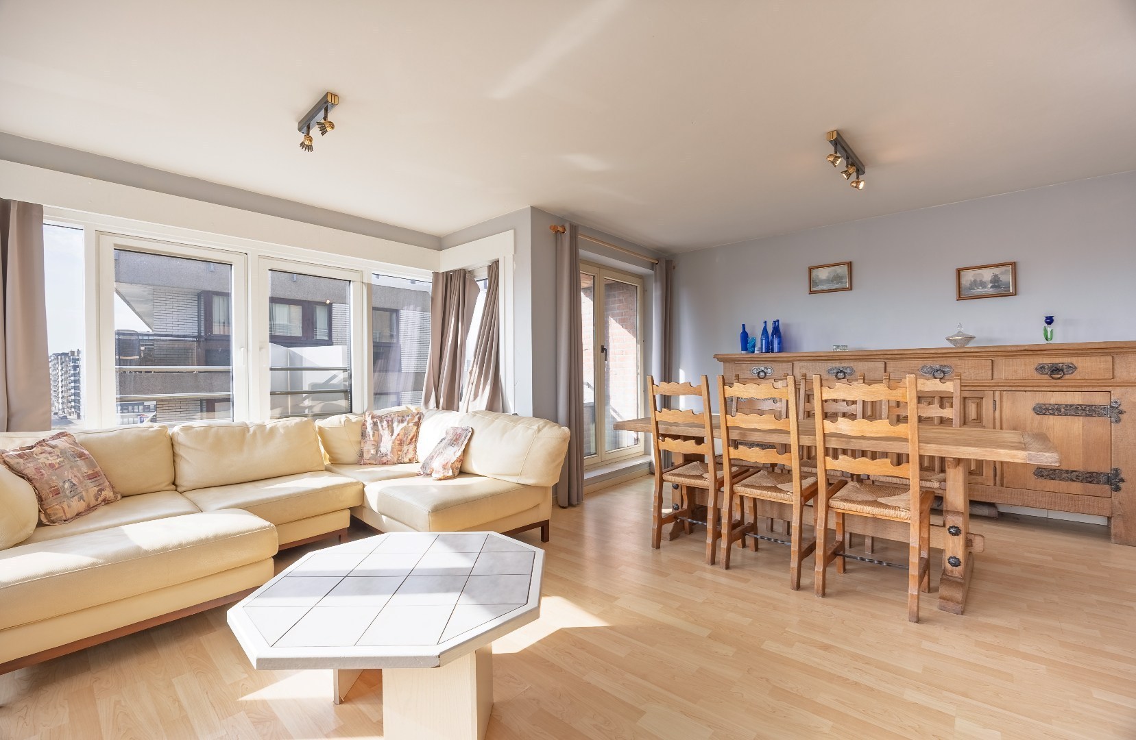 Uitzonderlijk hoekappartement met zijdelings zeezicht - foto 4