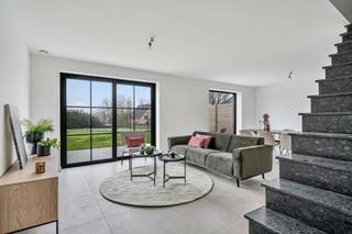 UNIEKE KANS:Er is een E-peil voorzien van E-7, waardoor u de eerste 5 jaar GEEN onroerende voorheffing betaald!Deze energiezuinig woning is gebouwd...